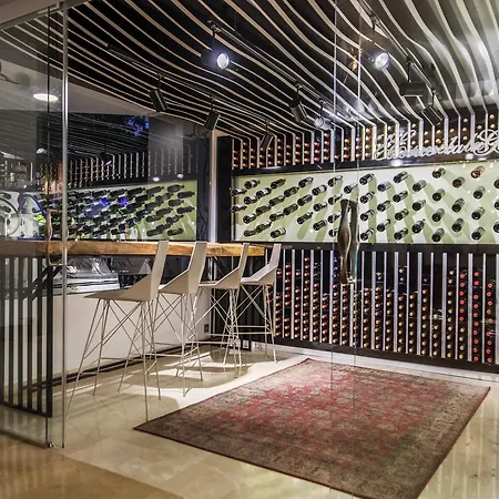 Essence Boutique 4* توريمولينوس